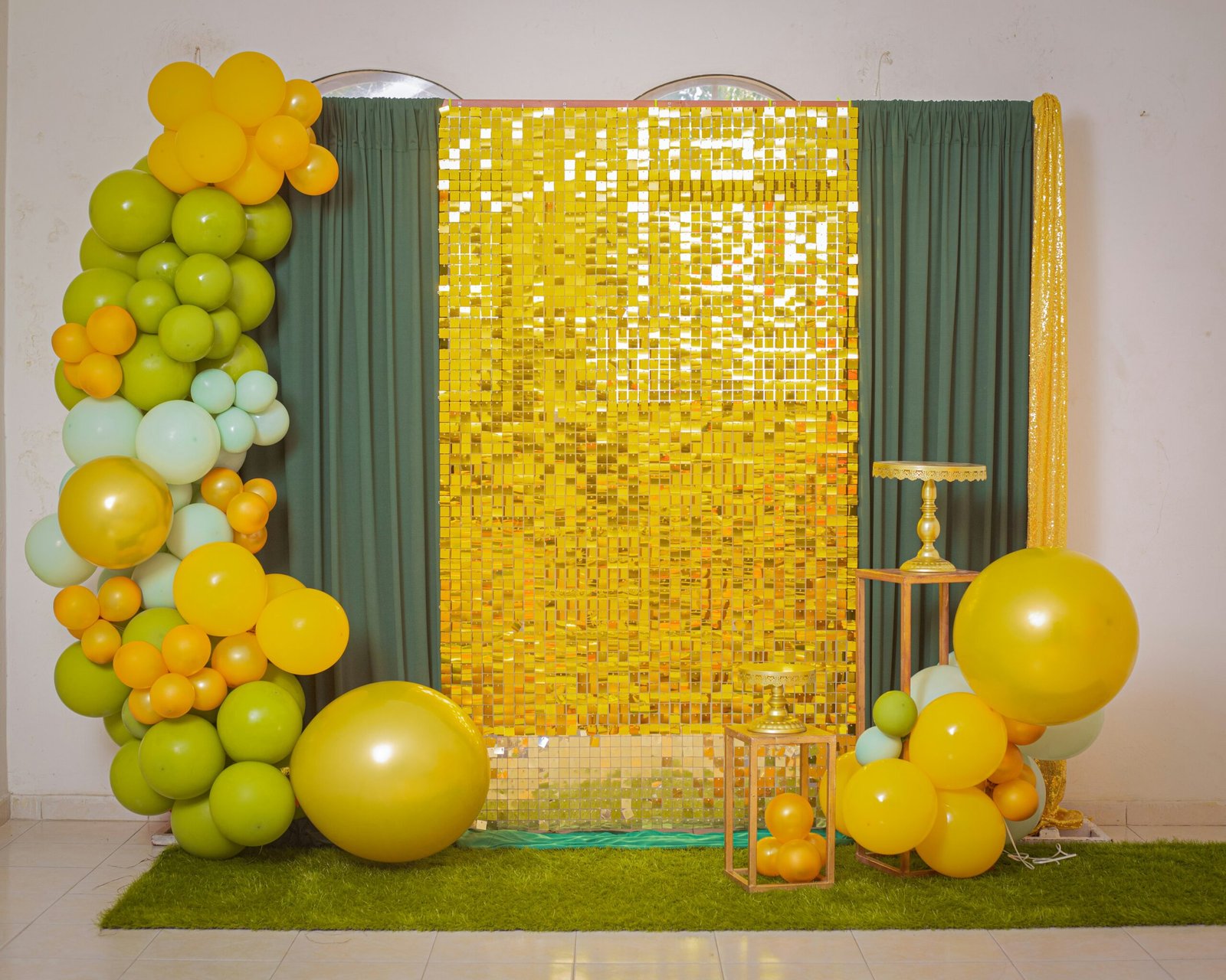 Anniversary – Golden Theme Decoration