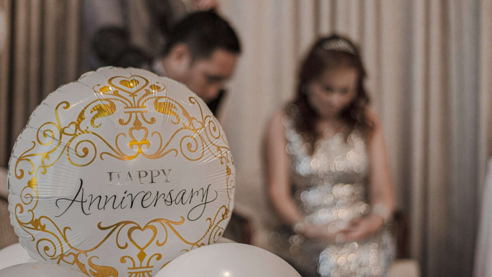 Anniversary – Midnight Surprise Decoration